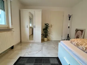 Cozy 1-Room Studio Apt with Private Kitchen & Bath - Image 5