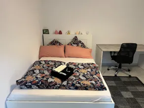 Cozy 1-Room Studio Apt with Private Kitchen & Bath - Image 4