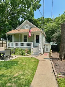 Private Cottage w/ City Views - Image 3