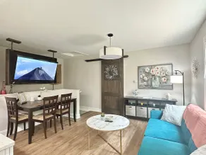 Private Cottage w/ City Views - Image 2