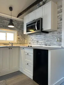 Clean & Cozy Detached Home - Image 5