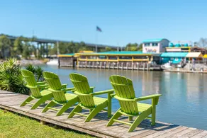 Canal Waterfront • Walk to Dining • 5 Min to Beach - Image 2
