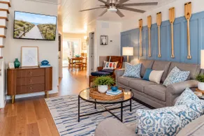 Canal Waterfront • Walk to Dining • 5 Min to Beach - Image 1
