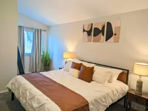 Luxury Living at Your Doorstep|3 BR |2 BA Sleeps 6 - Image 3