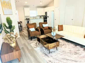 Luxury Living at Your Doorstep|3 BR |2 BA Sleeps 6 - Image 2