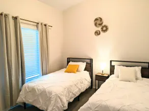 Luxury Living at Your Doorstep|3 BR |2 BA Sleeps 6 - Image 5