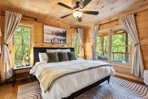 Rayne’s Retreat|King Suites|Hot tub|Lake Access - Image 3