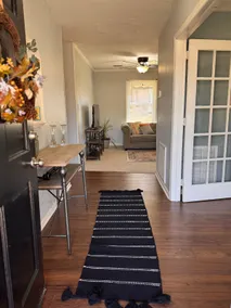 Cozy, country home w convenience - Image 2