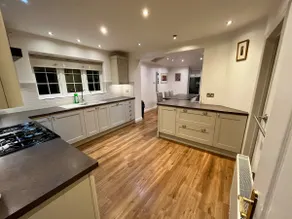 Newly renovated modern house in Stamford - Image 5