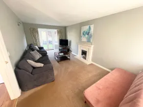 Newly renovated modern house in Stamford - Image 3