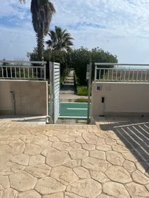 Vacation home with direct beach access - Image 2