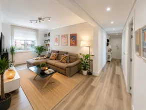 Bright, spacious apartment near beaches and metro - Image 3