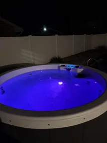 Heated Swimming Pool+ Hot Tub+Sleeps 10 - Image 5