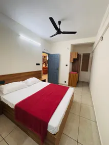 2Bhk Service Apartment Kowdiar - Image 3