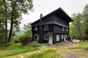 Stylish Mountain House with Reservoir Views - Image 3