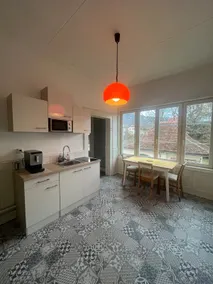 Apartment Suite in Manor - Image 5