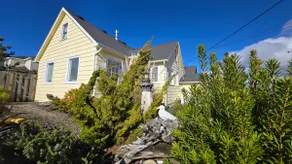 The Gull Cottage- Steps from Downtown & Beach - Image 2