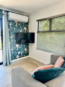 Stylish Cottage on secure estate - Image 3
