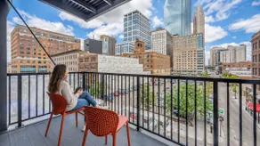 5 Star Luxury Flat: FREE Parking & Rooftop Pool - Image 4