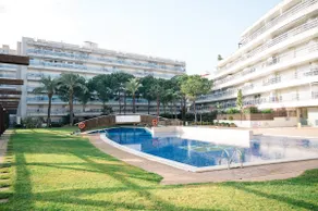 Luxury right by the sea with large private roof terrace - Image 5