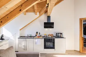 Bright Lake View Apartment with Balcony and Air Conditioning - Image 5
