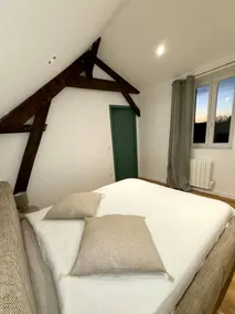 Small Bourgeois House - Image 2