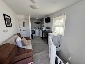 Flat 5 min From Stadium - Image 5