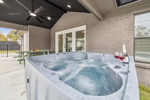 Beautiful 4bd 3ba Home With Pool Hot Tub & Cinema - Image 3