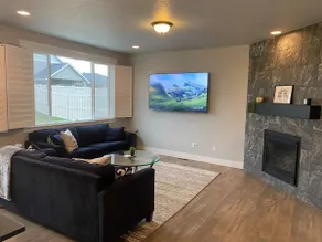 Crisp Modern Stay + Comm. Pool - Image 2