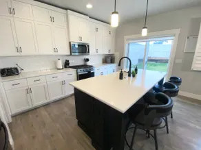 Crisp Modern Stay + Comm. Pool - Image 5