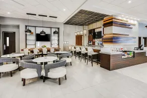 Stylish Hotel Room in the Heart of Greenville - Image 3