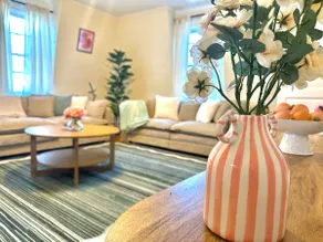 Cozy 3BDR Dwntwn Salem w/parking - Image 5