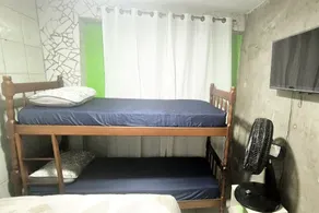 Budget Quadruple Apartment with easy access to 100 beaches - Image 2