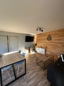 Quiet house on the edge of the woods - Image 3