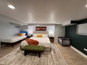 Stunning Modern& Spacious Sleeps 16 - Image 5