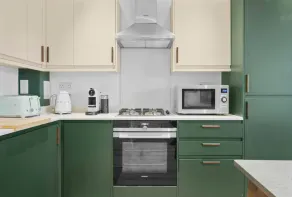 Chic Apartment - 2 mins to Hampton Court - Image 3