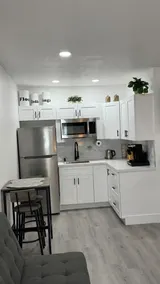 Private apt, king bed, laundry inside - Image 2