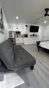 Private apt, king bed, laundry inside - Image 5
