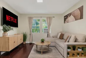 Sleek West Hollywood Getaway - Image 2