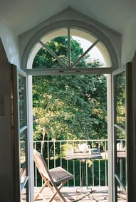REMISE STUDIO: Garden view, balcony and water access - Image 3
