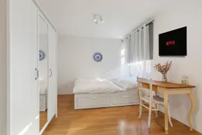 Rustic Vineyard House - Image 2