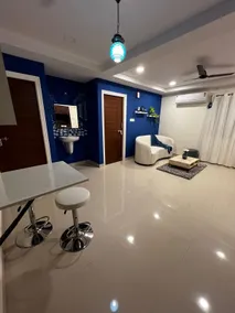 London Loft / 2BHK Penthouse - Image 2