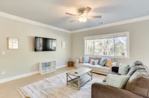 White retreat-close to I5- Petfriendly near Bethel - Image 4