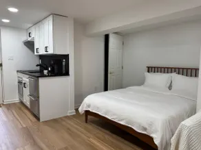 Cozy Modern Studio, Capitol Hill - Image 3