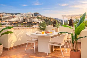 Luxury Duplex with Panoramic Views - Image 4