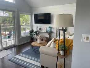 Fall Getaway Cozy Lakefront Cottage - Image 2