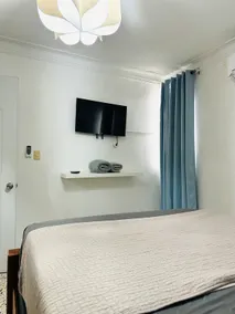 Comfy 1 bedroom—easy access-Alejo 3 - Image 5
