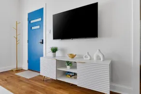Luxury Modern Home: St. Mary’s Hospital, Downtown - Image 5