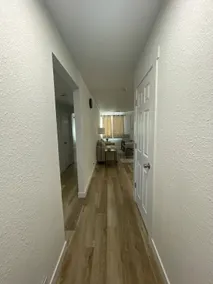 2/1 newly renovated cozy apt - Image 5