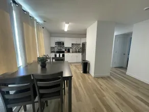 2/1 newly renovated cozy apt - Image 3